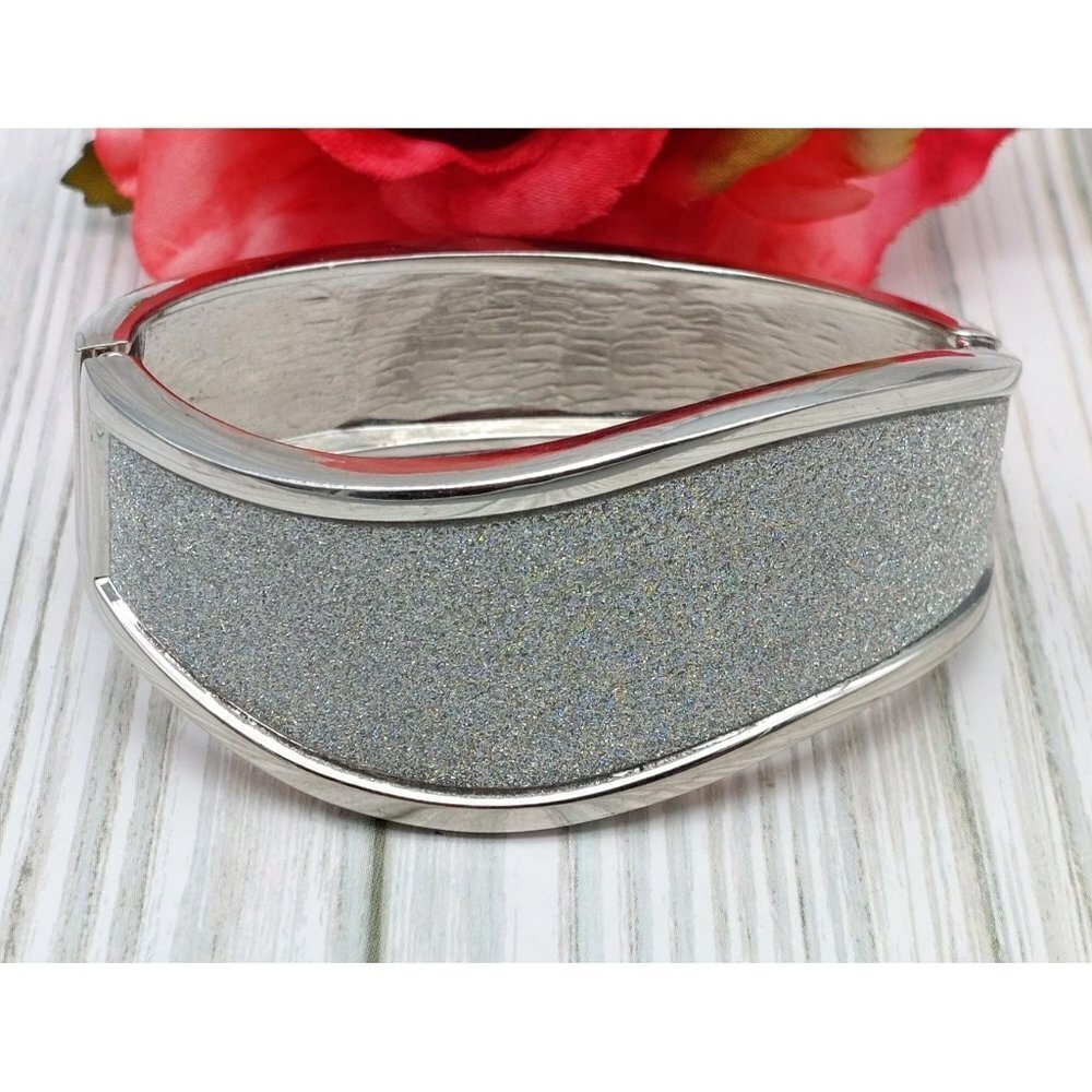 Silver Tone Hinged Wave Bangle Bracelet Mirrored Shimmer Center